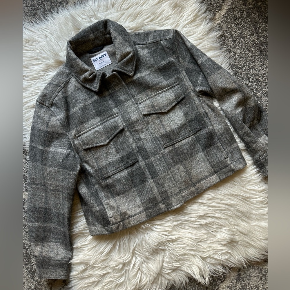 Old Navy plaid shacket - Picture 2 of 7